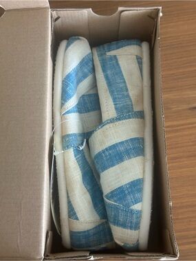 Tom’s classic striped shoe women’s 7 NIB